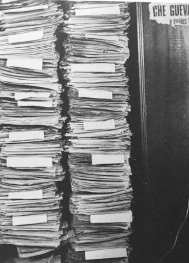 Colección de recortes de periódico utilizados por León Ferrari para elaborar Palabras ajenas, en su casa de Castelar, Provincia de Buenos Aires, 1969. Cortesía de Pablo Ferrari.