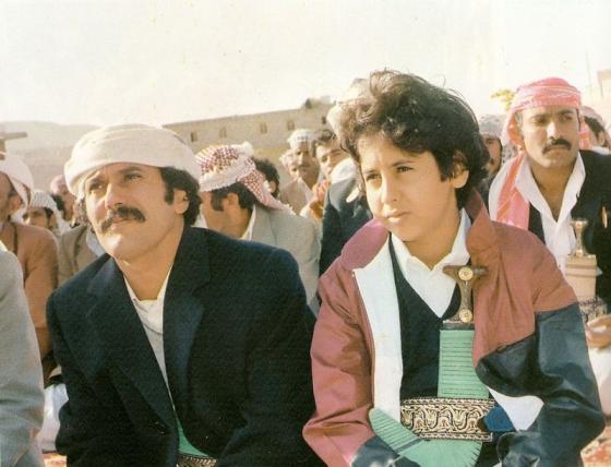 Ali Abdullah Saleh, expresidente de Yemen, junto a su hijo Ahmed en 1984 / the-yemen.com