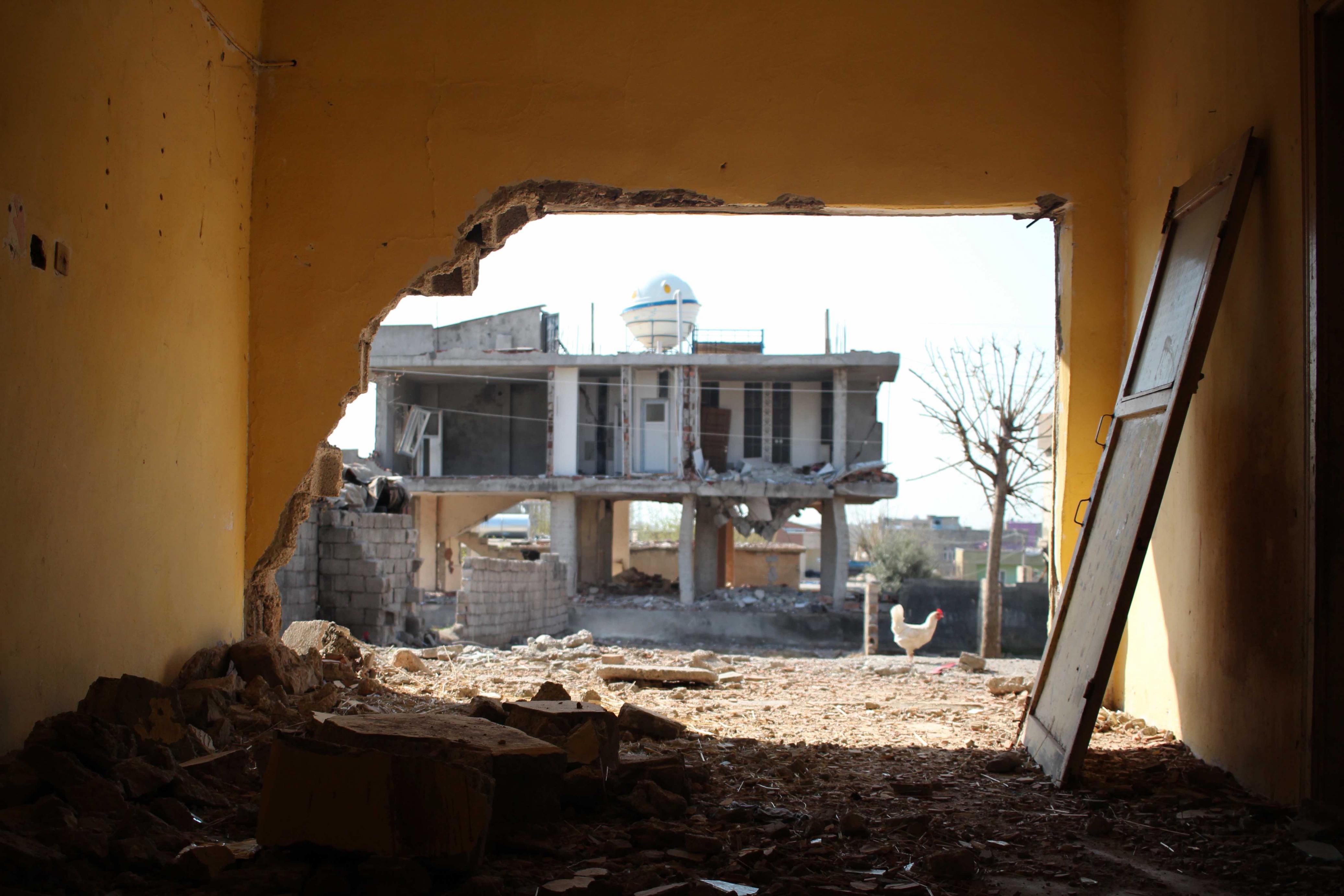 Edificio del barrio de Nuh, en Silopi, en estado de ruina, en marzo de 2016, tras la lucha entre el Estado turco y el PKK. 
