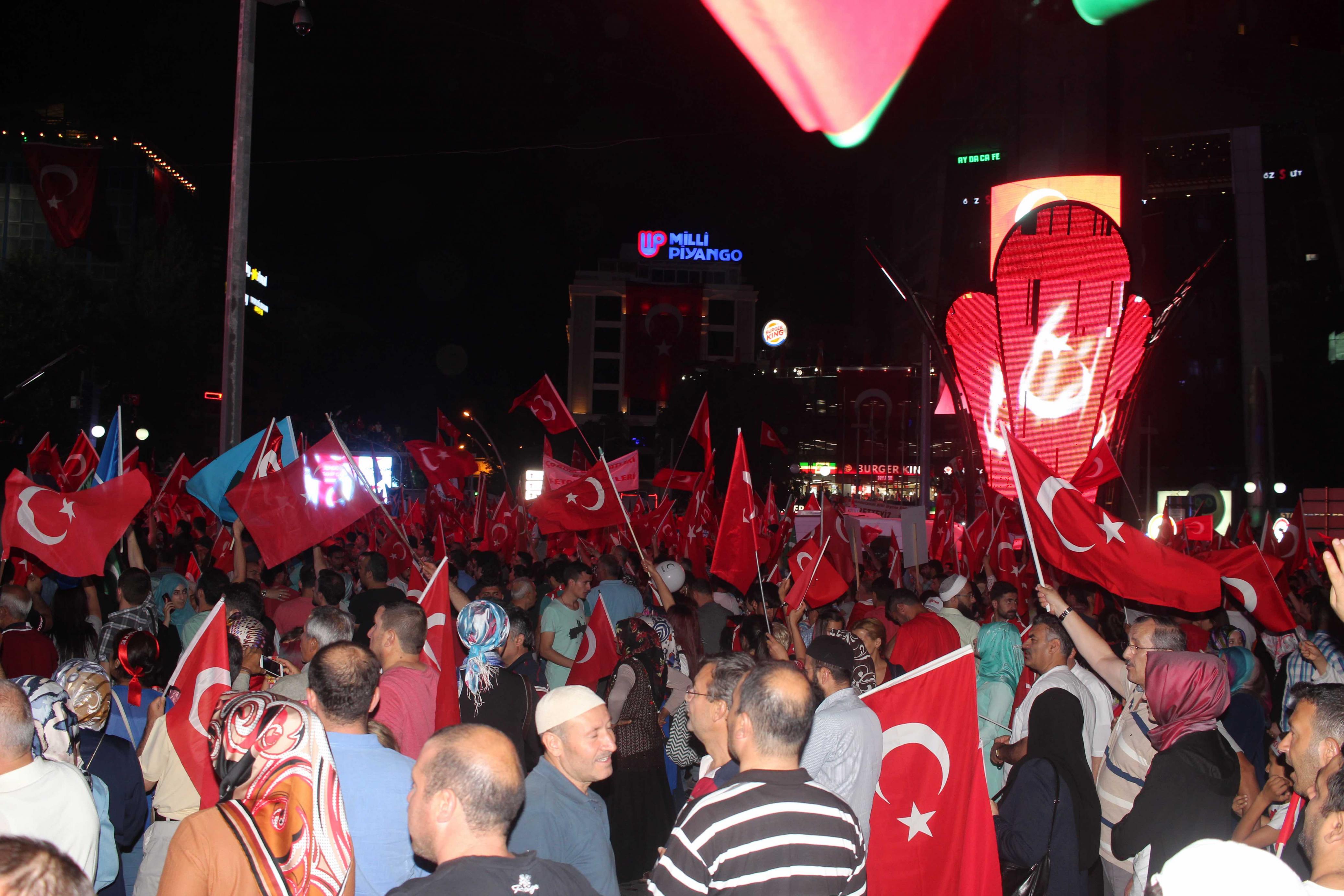 El pasado julio, millones de personas acudieron a la plaza de Kizilay para mostrar su apoyo a Erdogan. 