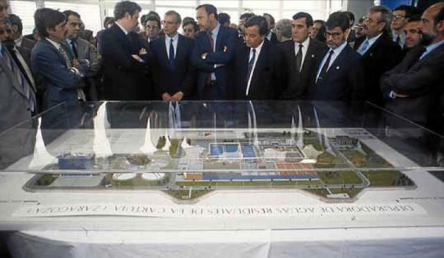 Los entonces ministro Josep Borrell, alcalde González Triviño y concejal García Nieto inauguran en 1993 la depuradora de La Cartuja.