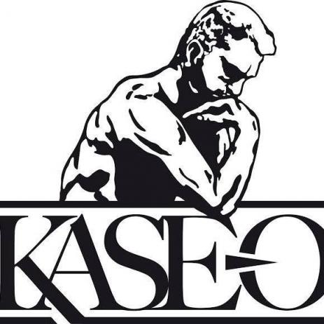 Kase O como El Pensador de Rodin