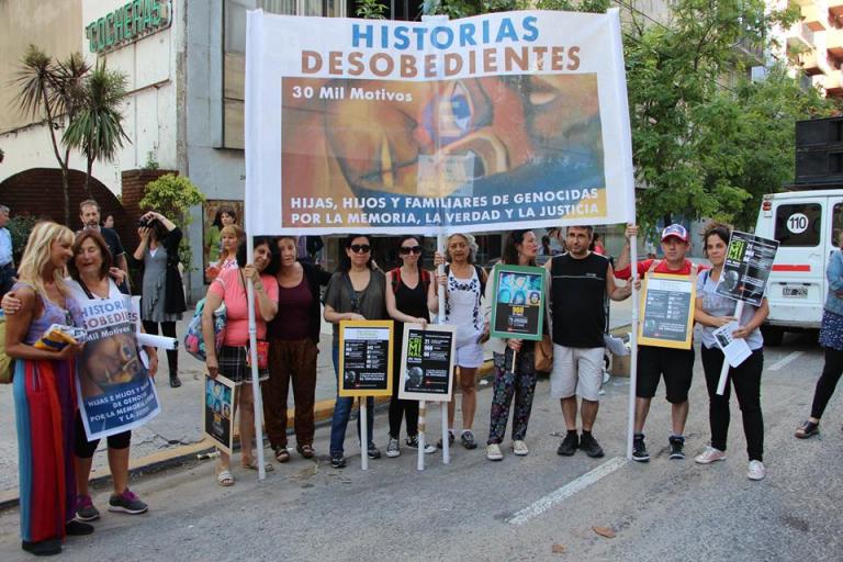 Marcha de repudio contra la prisión domiciliaria al genocida Etchecolatz. Enero de 2018. Mar del Plata.