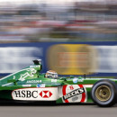 El piloto británico Eddie Irvine, del equipo Jaguar, durante un entrenamiento en el 2002 en Indianapolis.