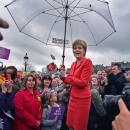 Nicola Sturgeon pone fin a la campaña con un discurso en el Mound, Edinburgo.
