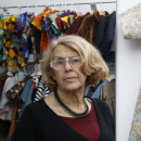 <p>Manuela Carmena, en su tienda de ropa.</p>
