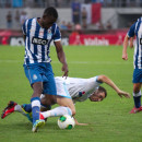 <p>Jackson Martínez luchando un balón con el FC Porto durante la Copa Valais en 2013.</p>