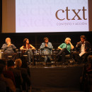 <p>José Luis Cuerda (izq), Ángeles Caballero, Jordi Évole, Soledad Gallego y Miguel Mora durante la presentación de CTXT en el Círculo de Bellas Artes de Madrid.</p>