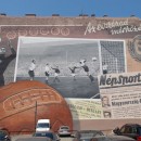<p>Mural que alude a la victoria de Hungría en Wembley en 1953, en un aparcamiento del distrito VII de Budapest.</p>