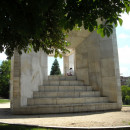 <p> Monumento a la Constitución de 1978 en Madrid.</p>