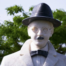 <p>Estatua dedicada a Fernando Pessoa en el parque de los Poetas, Oeiras (Portugal).</p>