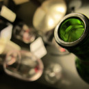 <p>Botella de vino y copas.</p>