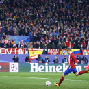 <p>Fernando Torres, en la tanda de penaltis frente al PSV Eindhoven</p>