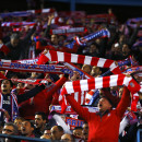 <p>La afición atlética anima en el Calderón durante el partido de Champions League frente al FC Barcelona (2-0)</p>