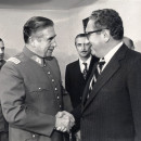 <p>Augusto Pinochet y Henry Kissinger, Secretario de Estado de EE.UU., en 1976.</p>