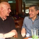<p>Javier Valenzuela y Mohamed Mrabet, en una cafetería de Tánger.</p>
