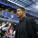 <p>Simeone salta a San Siro antes del inicio de la final de la Champions League</p>