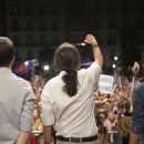 <p>Pablo Iglesias, Iñigo Errejón y Alberto Garzón en la plaza del Reina Sofía en la madrugada del 27 de junio.</p>