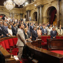 <p>Minuto de silencio en el Parlament, con motivo de los ataques homófobos en Orlando.</p>