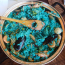 <p>La paella azul, uno de los experimentos que parecen triunfar en las redes.</p>