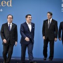 <p>Matteo Renzi, François Hollande, Alexis Tsipras, Nicos Anastasiades y António Costa en la cumbre de Atenas.</p>