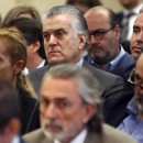 <p>Francisco Correa, Luis Bárcenas y otros acusados durante el juicio por la trama Gürtel. </p> (: RTVE)