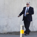 <p>El acusado Arturo Fernández llegando al juicio de las tarjetas black el 5 de octubre. </p>