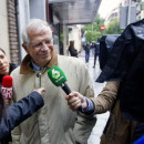 <p>Josep Borrell, a su llegada a la sede del PSOE en Ferraz. </p>