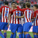 <p>Los jugadores celebran un tanto de Carrasco, en el partido contra el Málaga el 15 de octubre. </p>