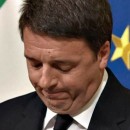 <p>El presidente de Italia, Mateo Renzi, dimite tras la victoria del referéndum sobre la Constitución italiana.</p>
