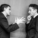 <p>El ministro de Finanzas griego, Euclides Tsakalotos, conversa con el presidente del Eurogrupo, Jeroen Dijsselbloem, durante la reunión de este órgano el pasado 7 de diciembre.</p> (: EU Council Eurozone / Flickr)