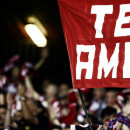 <p>Pancarta en la grada del Vicente Calderón durante en partido contra el Leicester. </p>