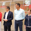 <p>Susana Díaz, Patxi López, Pedro Sánchez y la moderadora, Carmen del Riego, después del debate. </p>