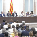 <p>Diputados de JxSí y de la CUP en el acto de presentación de la ley del referéndum en el Parlament de Cataluña. 4 de julio de 2017.</p>