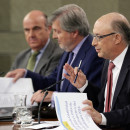 <p>Íñigo Méndez de Vigo, Luis de Guindos, y Cristóbal Montoro durante la rueda de prensa posterior al Consejo de Ministros del pasado lunes 3 de julio.</p>