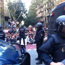<p>Antidisturbios de la Policía Nacional, frente a la sede de las CUP este miércoles 20 de septiembre.</p> (: Adriana M. Andrade)