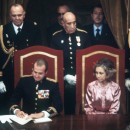 <p>El Rey Juan Carlos sanciona la Constitución, el 27 de diciembre de 1978.</p>