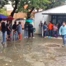 <p>Colas para votar en un colegio de Cerdanyola</p> (: G.M.)