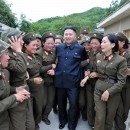 <p>Kim Jong-un visita una unidad  del Ejército del Pueblo Coreano. Foografía sin fecha publicada por la agencia de noticias oficial norcoreana el 24 de agosto de 2012.</p> (: KCNA)