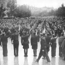 <p>Militantes de Falange Española de las JONS formados delante del templo de Santa Engracia, en el actual Paseo de Pamplona, frente a la plaza Paraíso, en 1936. </p>