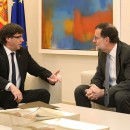 <p>Carles Puigdemont y Mariano Rajoy reunidos en el Palacio de la Moncloa. Abril de 2016. </p>