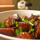 <p>Plato de Hong Shao Rou.</p>