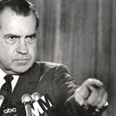 <p>Richard Nixon popularizó la expresión mayoría silenciosa en 1969, cuando pidió el apoyo de la ciudadanía para mantener la guerra de Vietnam.</p>