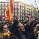 <p>Manifestantes en Barcelona intentando alcanzar la delegación del Gobierno, el 25 de marzo.</p> (: Elise Gazengel)