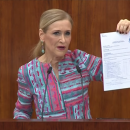 <p>La presidenta de la Comunidad de Madrid, Cristina Cifuentes, durante  su comparecencia en el pleno extraordinario celebrado el 4 de abril de 2018 en la Asamblea de Madrid. </p>