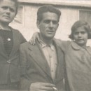 <p>María Baqué, junto a su madre Esperanza y su padre Juan en el campo de Rivesaltes en 1942</p>
