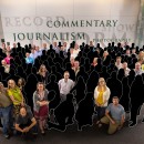 <p>Los 142 redactores de The Denver Post posan en mayo de 2013, después de recibir un premio Pulitzer. La ilustración muestra los periodistas que todavía permanecen en el diario en abril de 2018.</p>