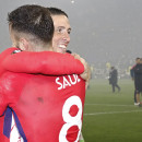 <p>Saúl Ñíguez y Fernando Torres se abrazan tras proclamarse campeones de la Europa League con el Atlético de Madrid. 16 de mayo de 2018</p>