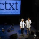 <p>Sol Gallego Díaz junto a Miguel Mora en una acto de CTXT en el Teatro del Barrio</p>