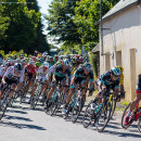 <p>El pelotón del Tour de Francia pasa por la comuna de Saint-Mayeux, 12 de julio de 2018. </p> (: camershake(Wikimedia))